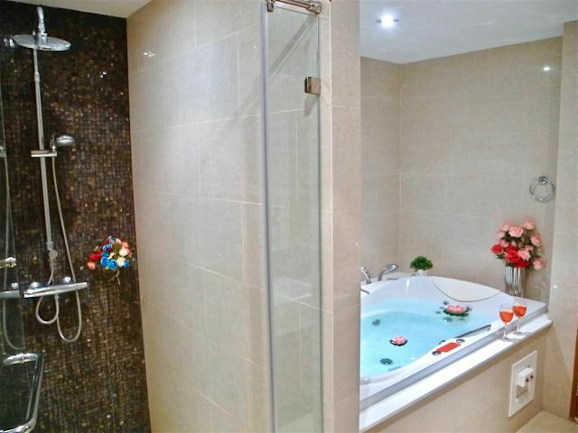 The Privilege Residence : 1 Bedroom Apartment In パトン エクステリア 写真